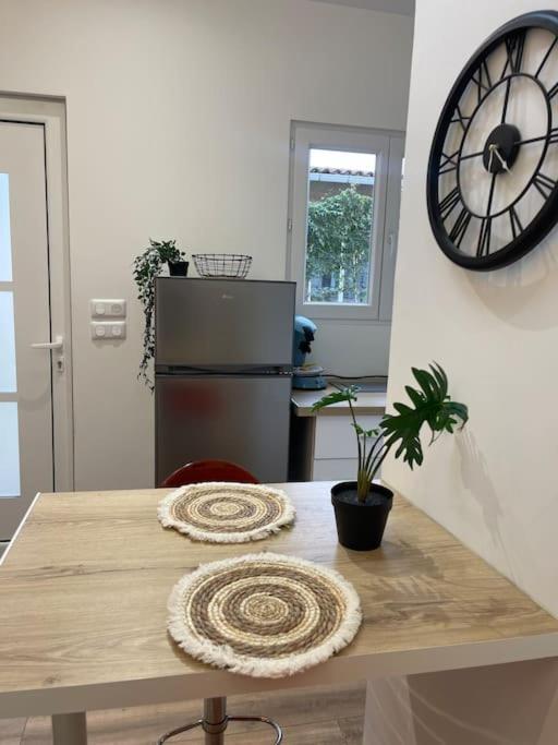 Joli Studio Maisonnette Avec Cachet Toulouse Luaran gambar