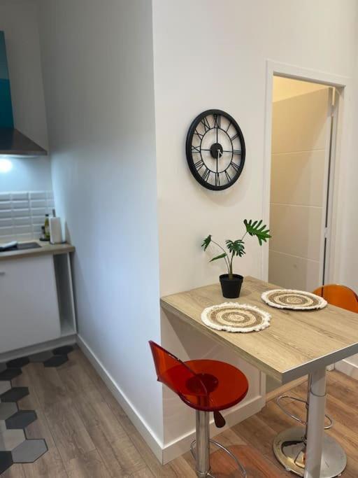Joli Studio Maisonnette Avec Cachet Toulouse Luaran gambar